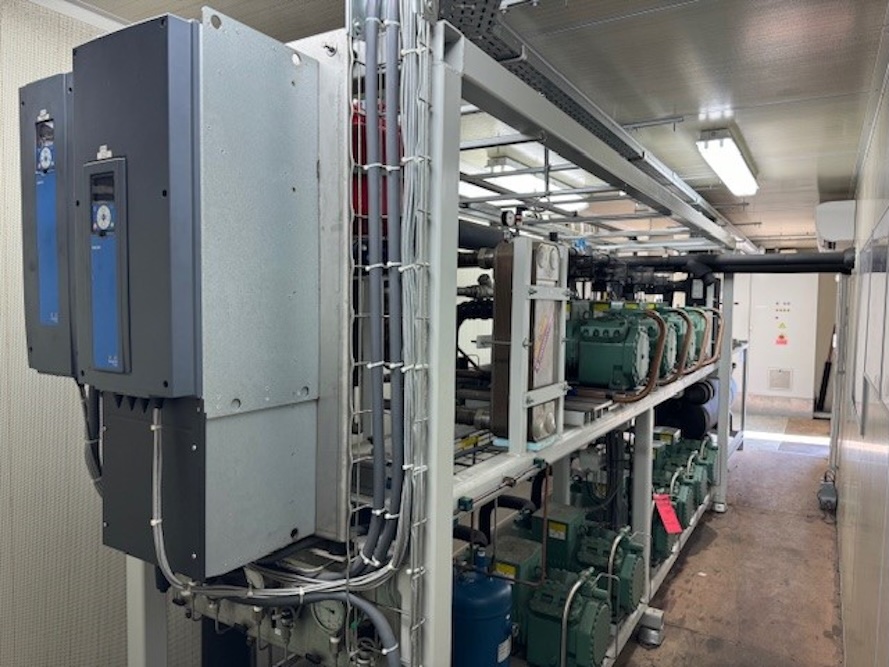 Foto 01- Bitzer CO2 - 40FT trans kritische DX koel-vriesinstallatie 255KW 1.jpg